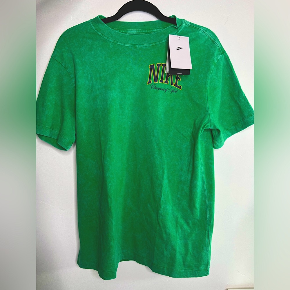 NWT NIKE CHAMPIONS OF SPORT T-SHIRT MEDIUM